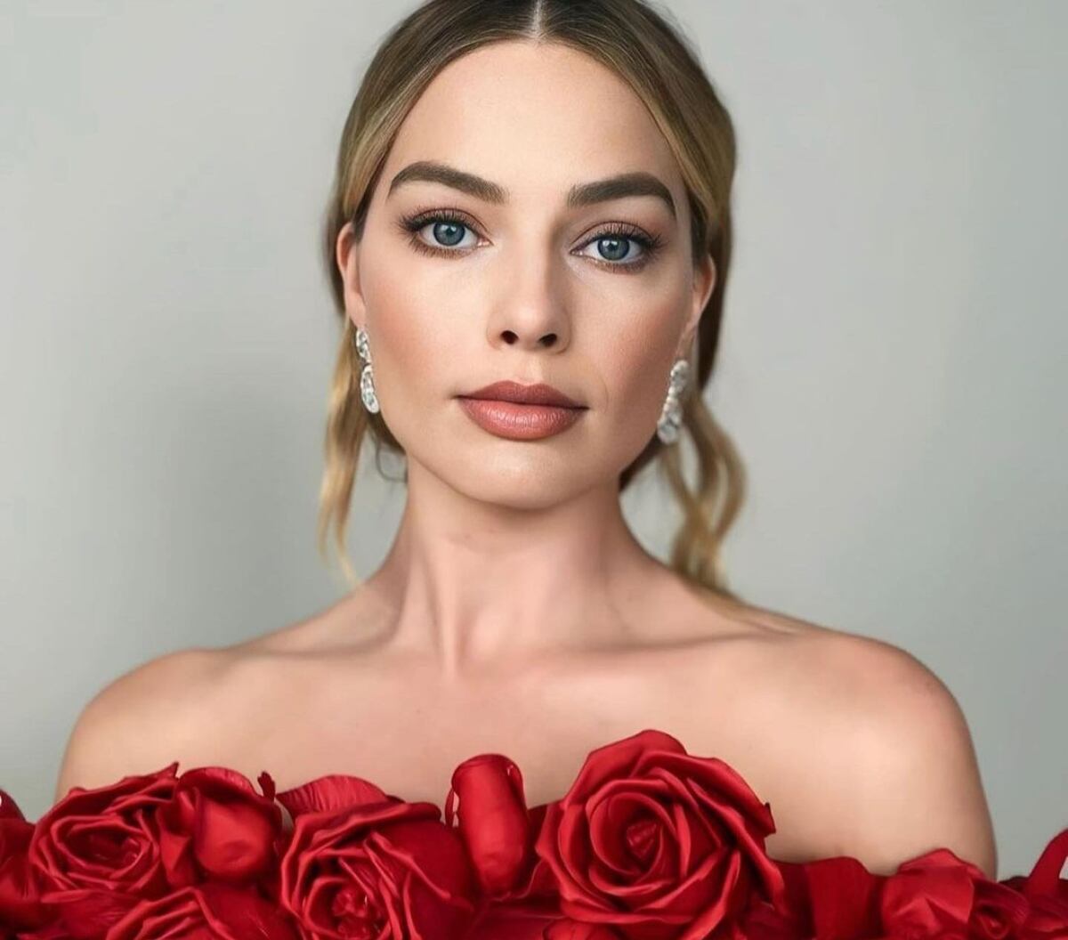 Margot Robbie fue vista luciendo una adorable 'baby bump' junto a su esposo / Foto: Instagram