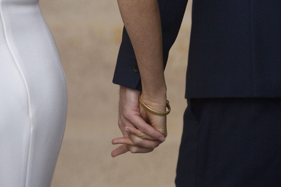 El príncipe Harry y Meghan reciben regalos para su bebé en gira por Australia