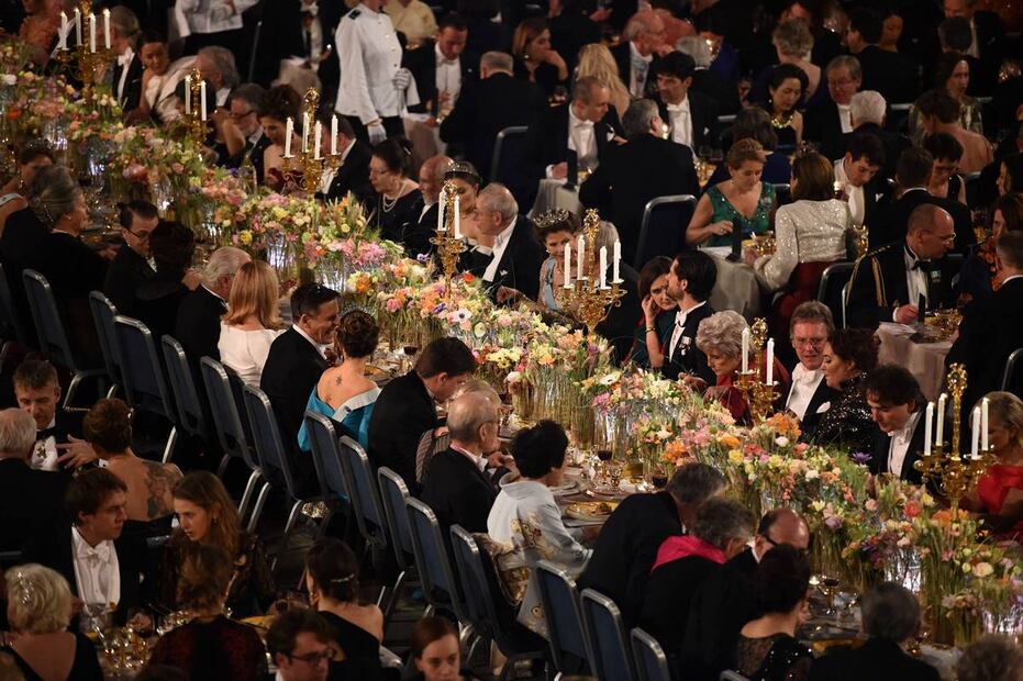 La realeza de Suecia en la impresionante ceremonia de los premios Nobel y el menú de la noche