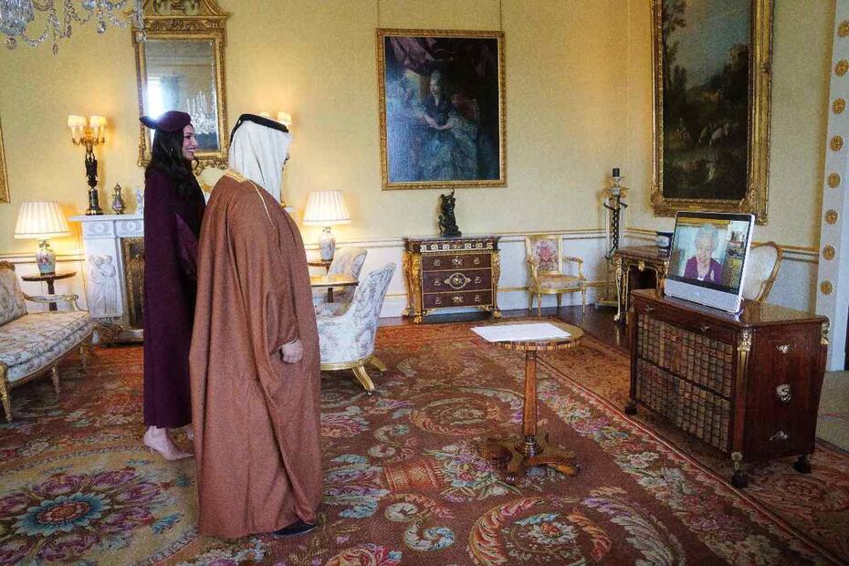 La reina Isabel II usa silla de ruedas debido a sus problemas de movilidad