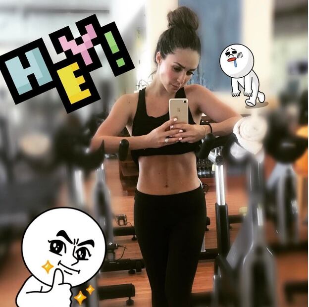 Anahí muestra su abdomen tras convertirse en mamá
