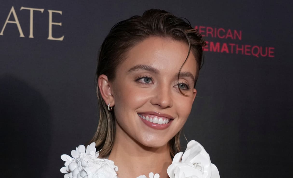 Sydney Sweeney se roba el aliento con la prenda más artística y elaborada