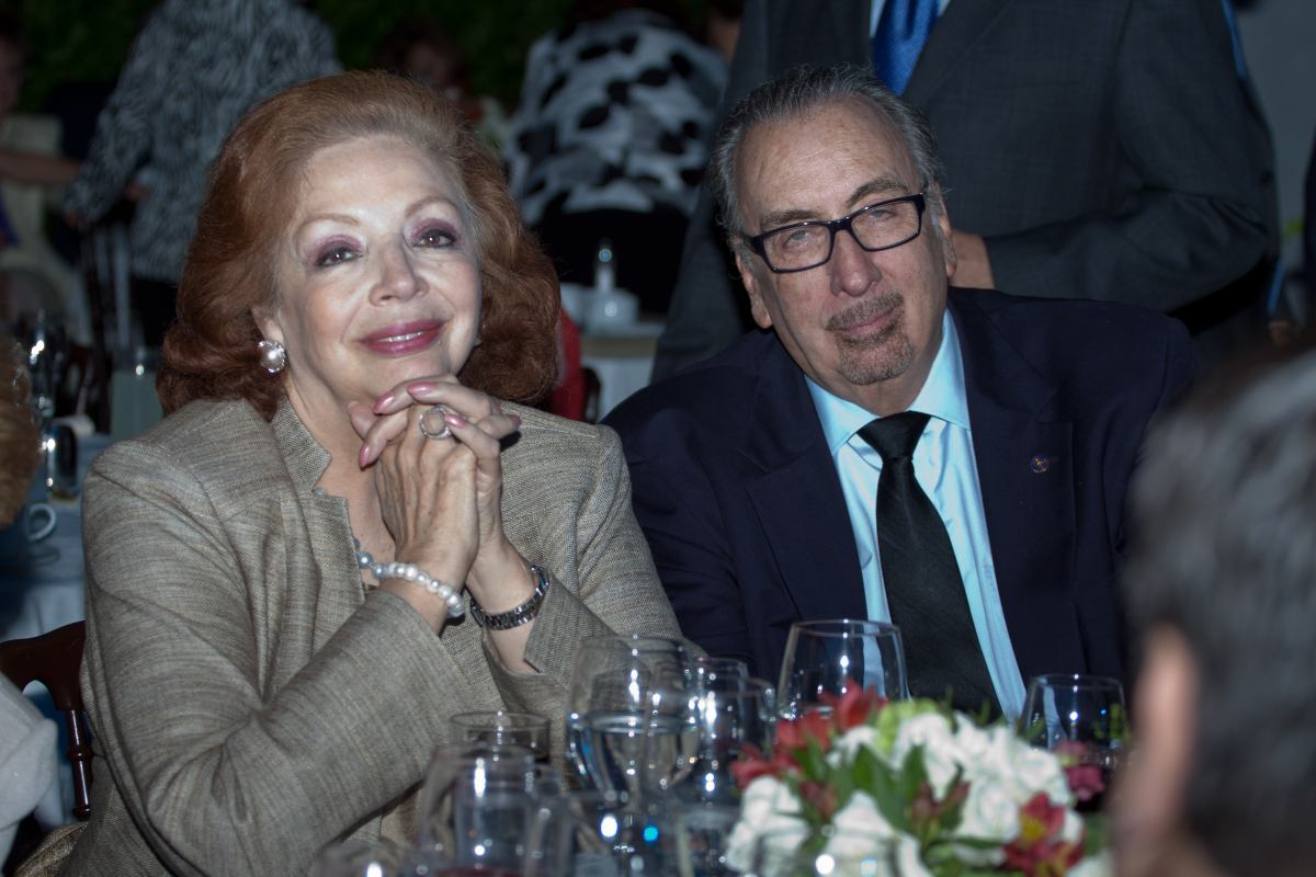 ¿Quién era Frank Devlyn, dueño de Ópticas Devlyn?