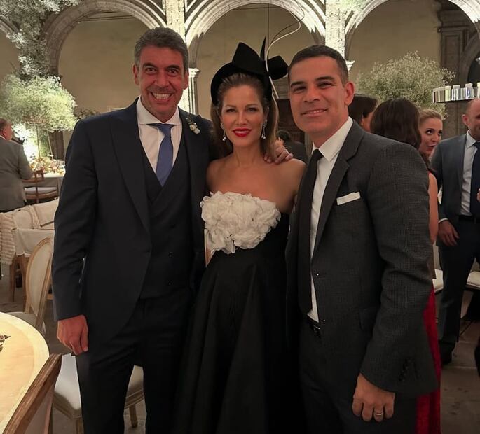 Jaydy Michel y Rafa Márquez con Arturo Elias Ayub, papá de la novia / Foto: Instagram