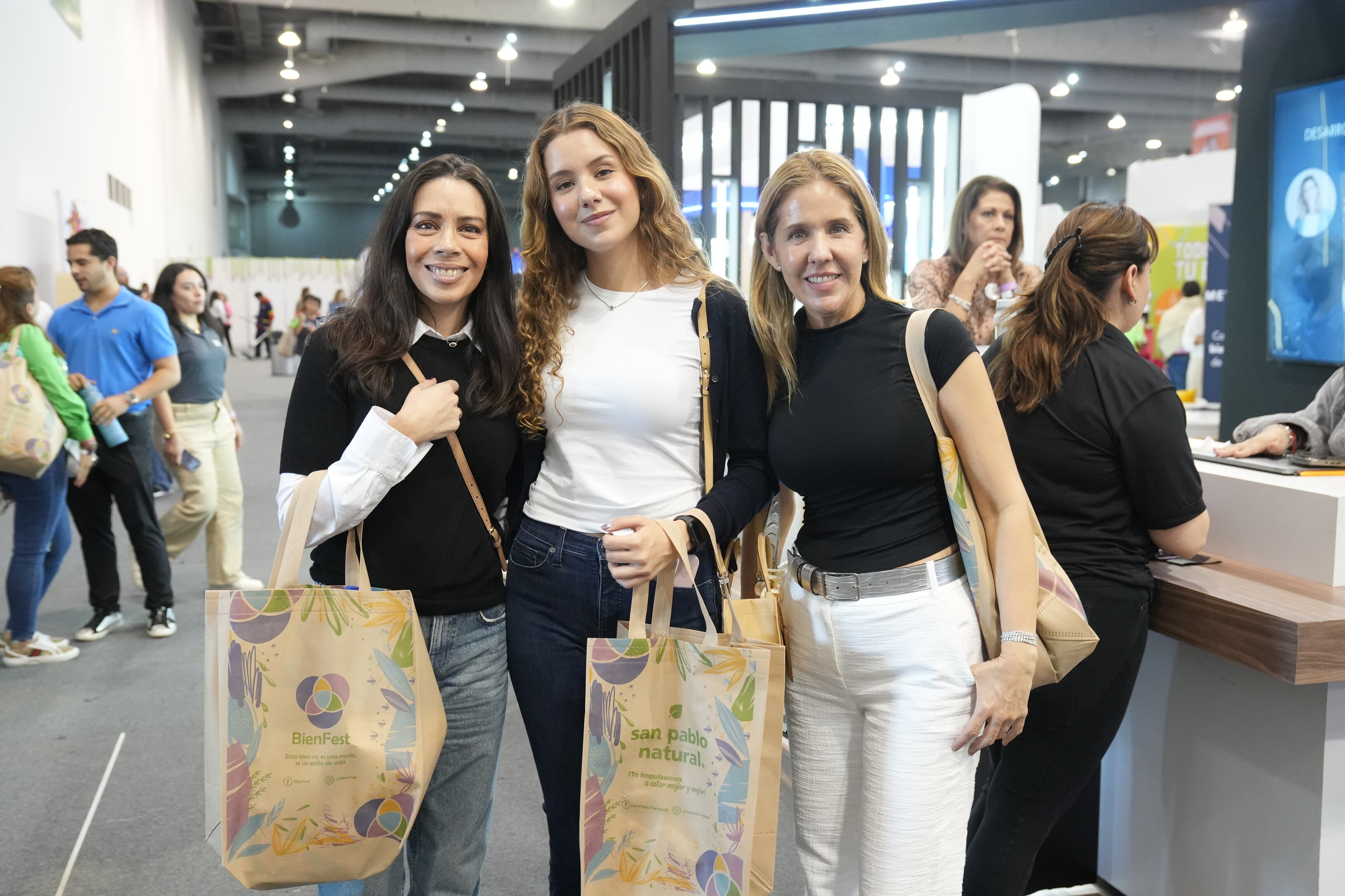 Yunuén de la Garza, Paulina Nieto y Alejandra Corral. (Foto: Leonardo Gómez)