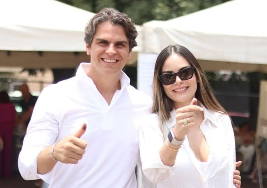 El candidato Juan Carlos Valladares con su esposa Ximena Navarrete, Miss Universo 2010 / Instagram