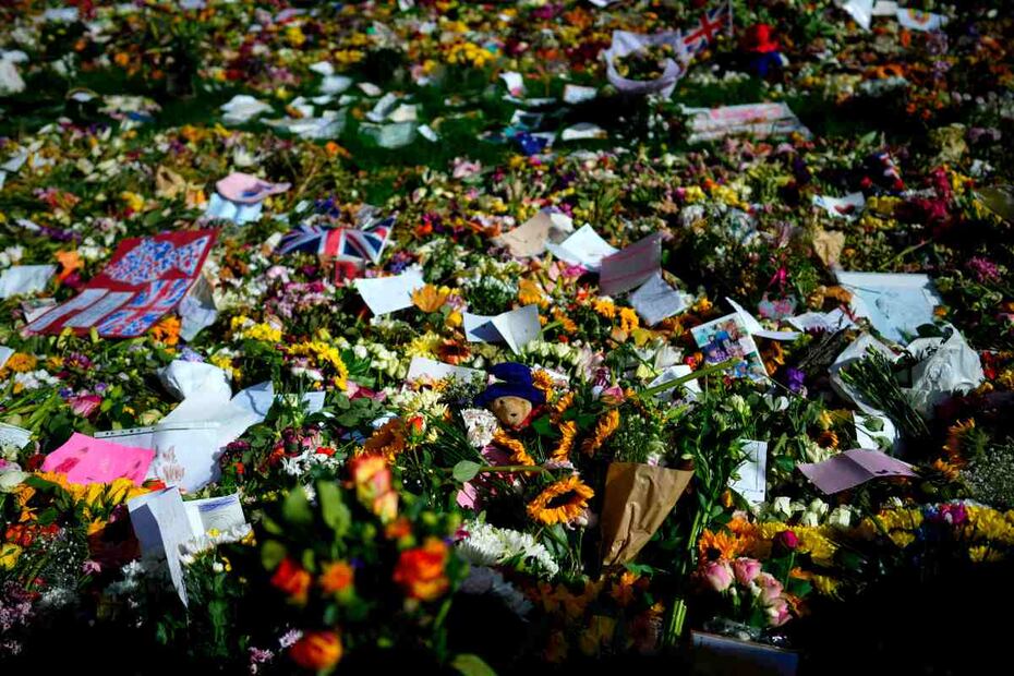 ¿Qué pasará con el mar de flores que dejaron por la muerte de Isabel II? Esto