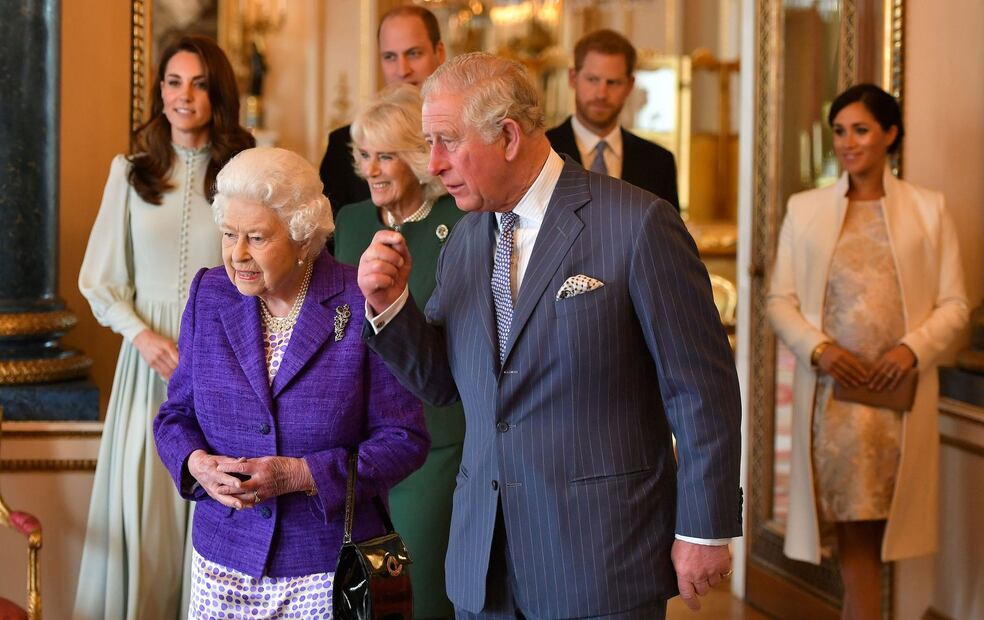 Por este motivo la reina Isabel II no tiene pasaporte