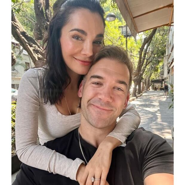 Martha Higareda y Lewis Howes / Foto: Instagram
