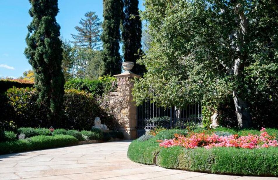 El príncipe Harry y Meghan Markle quieren vender su mansión de Montecito