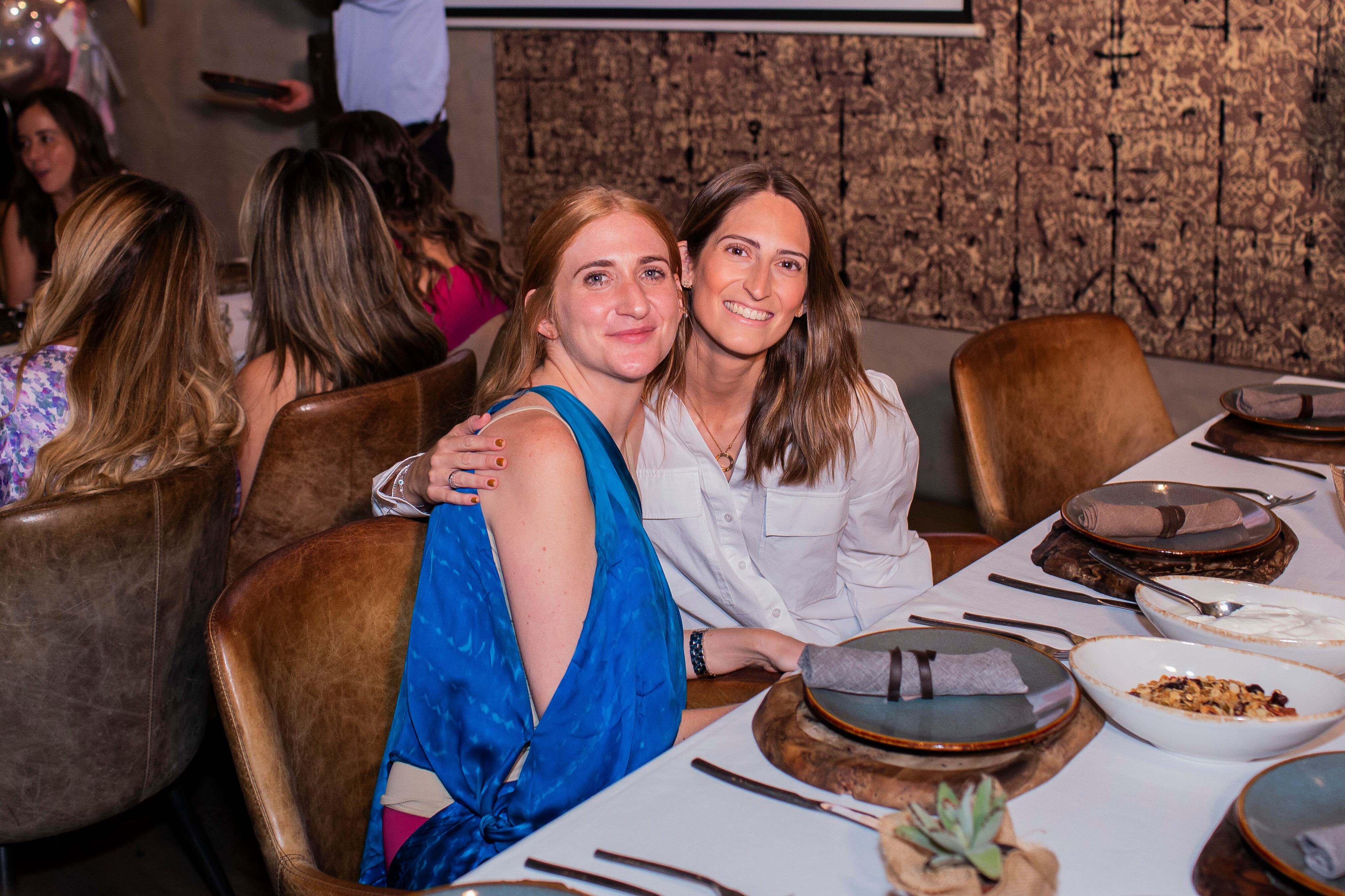 Aliza Nedvedovich y Denise Barón. (Foto: Esteban Torreblanca)