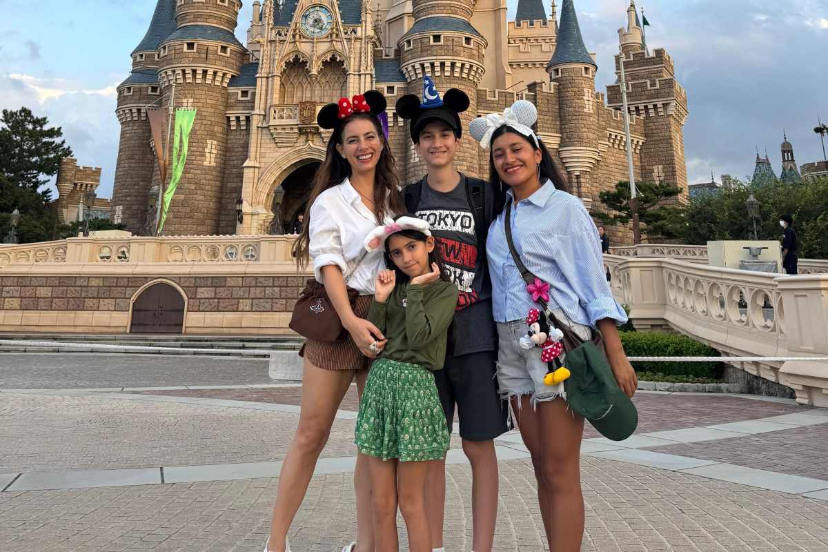 Por supuesto fueron a Disneyland Japón. (Foto: Especial)