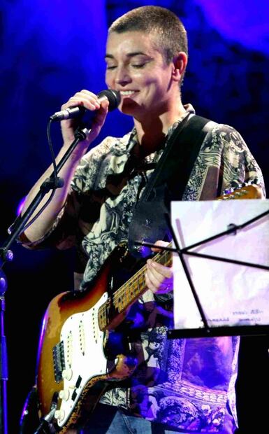 Hospitalizan a Sinead O’Connor tras muerte de su hijo