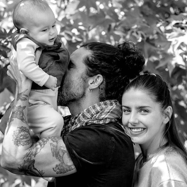 Michelle Renaud y Matías Novoa junto a su bebé / Foto: Instagram