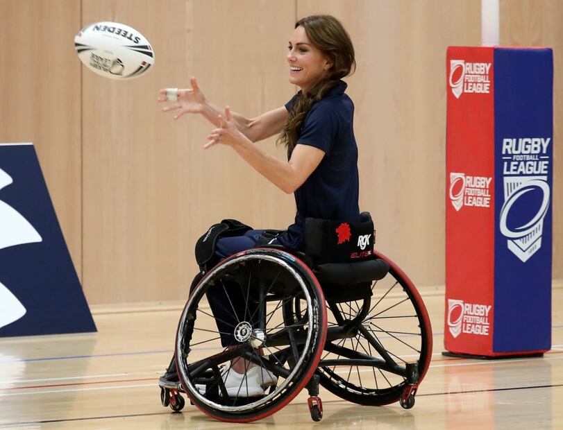 Kate Middleton jugando rugby en silla de ruedas en el Centro Deportivo Allam / AP