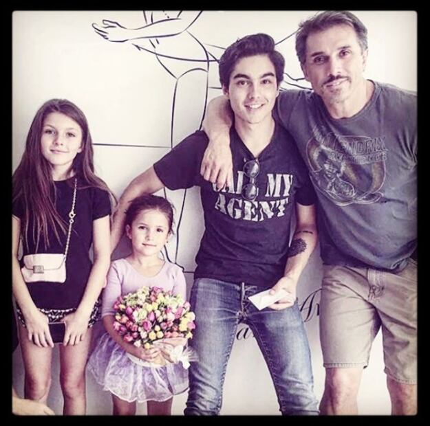 EXCLUSIVA: Issabela Camil y Sergio Mayer posan con sus hijas Antonia y Victoria desde su rancho 