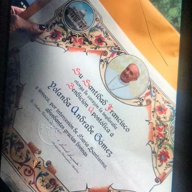 La conductora Yolanda Andrade recibe la bendición del Papa Francisco en su cumpleaños 