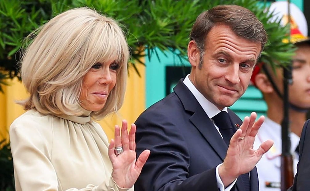 Emmanuel Macron junto a su esposa Brigitte / Foto: Chalinee Thirasupa - AFP