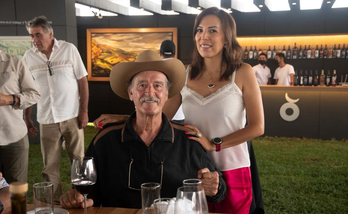 Vicente Fox roba cámara en la vendimia