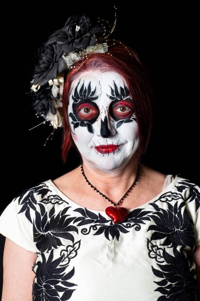 Rinden homenaje en Día de Muertos a Fernanda Tapia y otros comunicadores