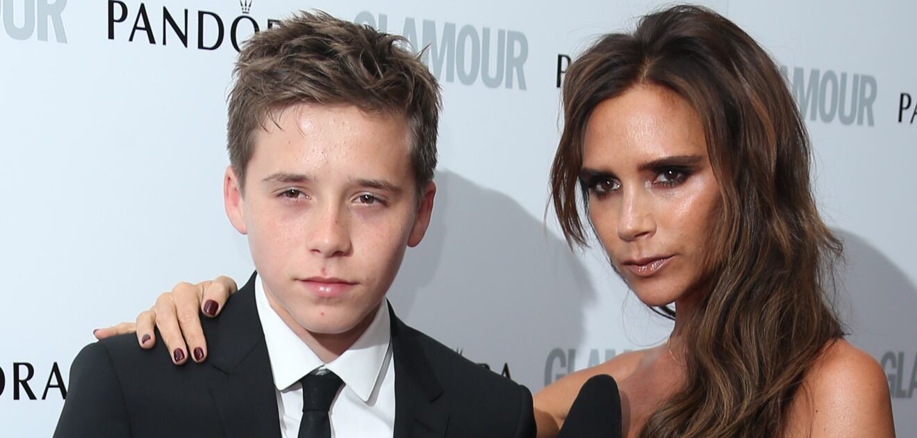 Así lucía Brooklyn Beckham a sus 15 años, junto a su mamá Victoria Beckham. (FOTOS: Archivo, Instagram)
