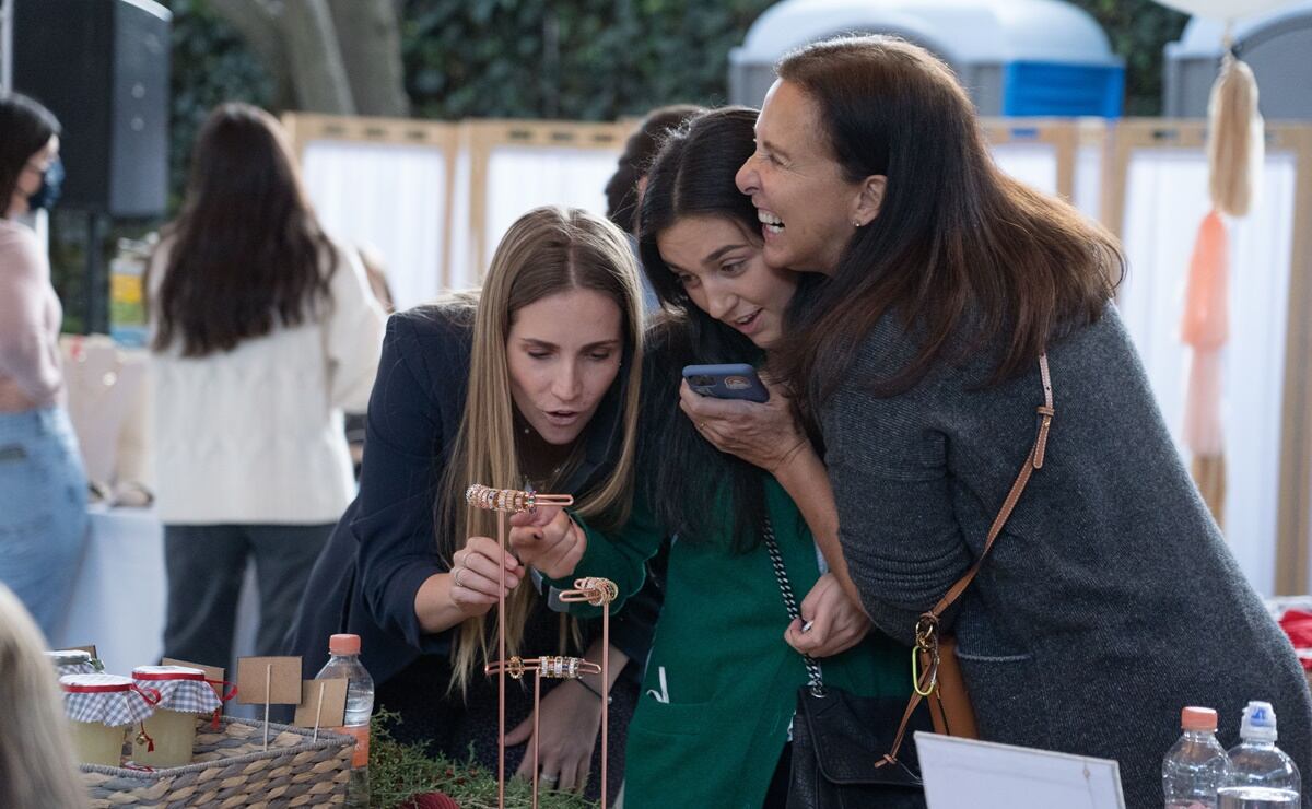 Bazar Girl Boss a favor de La Cana