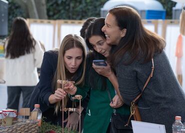 Bazar Girl Boss a favor de La Cana