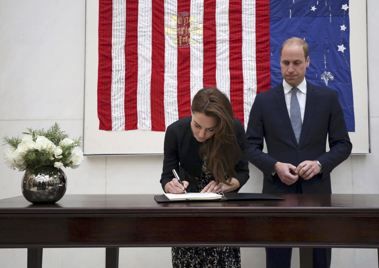 El príncipe William posa para revista gay en apoyo a la comunidad LGBT