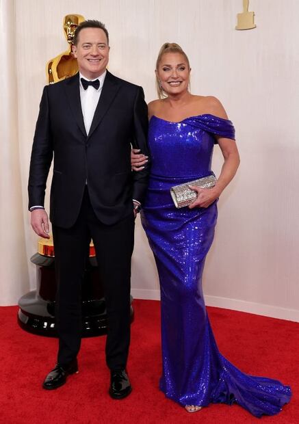 Brendan Fraser y Jeanne Moore en los premios Oscar 2024 / AFP