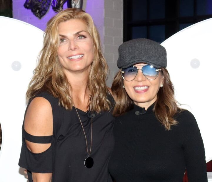 Montserrat Oliver y Yolanda Andrade en el aniversario 23 de su programa / Foto: Getty Images