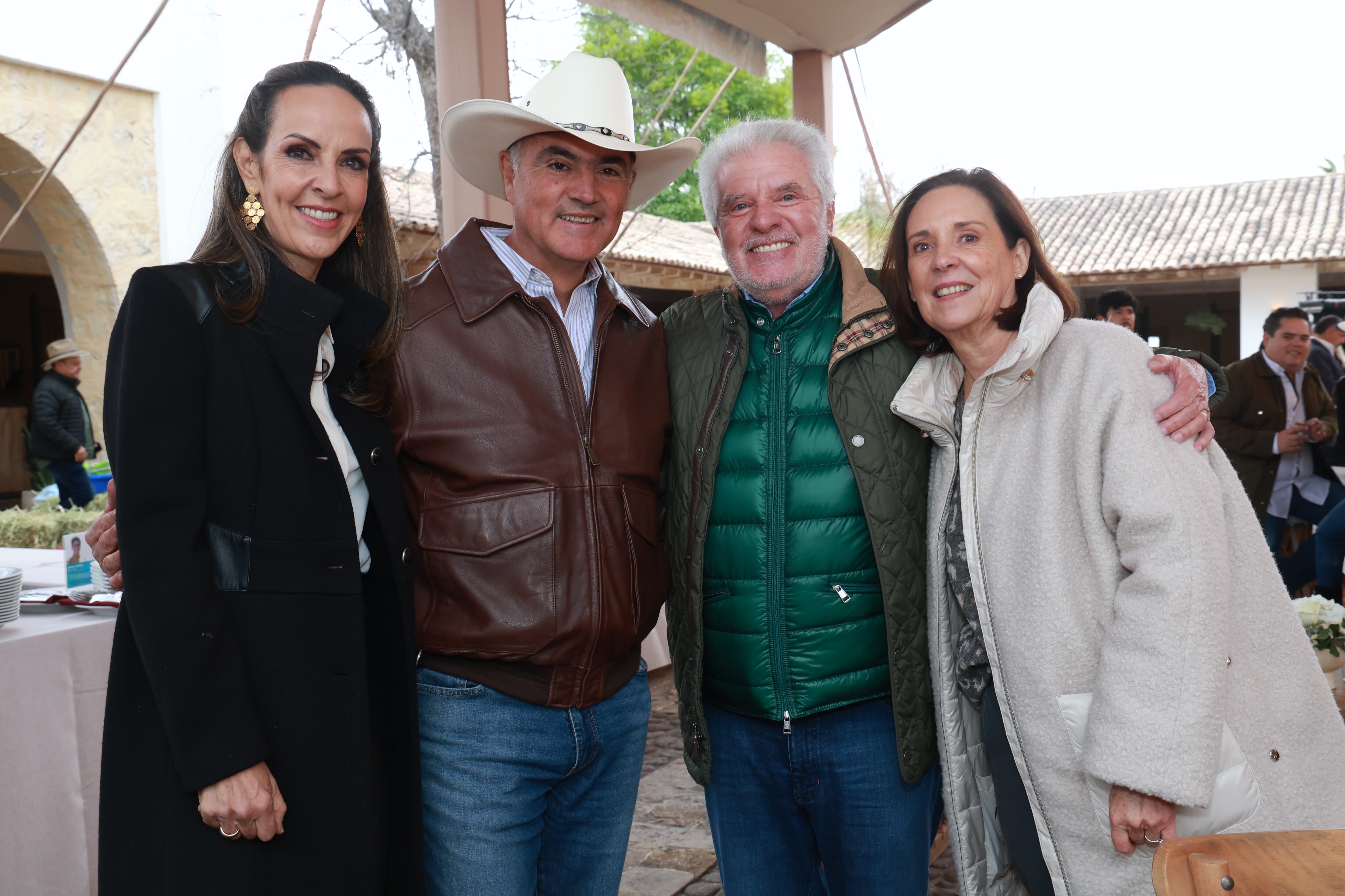 Sandra y José Calzada con Pepe y Maricarmen Marrón. (Foto: Héptor Arjona)