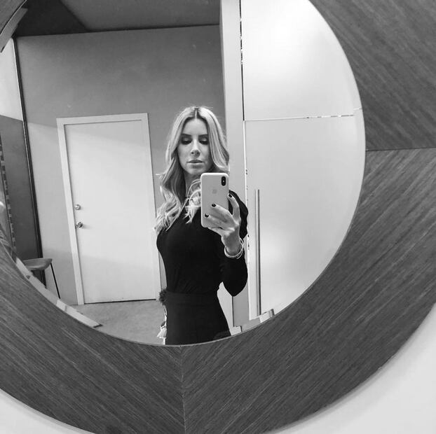 Ella es Rebeca Sáenz, esposa de Ernesto Zedillo Jr. 