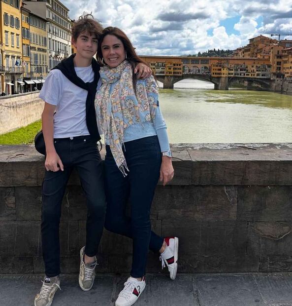 Paola Rojas junto a su hijo Leonardo / Foto: Instagram @paolarojas