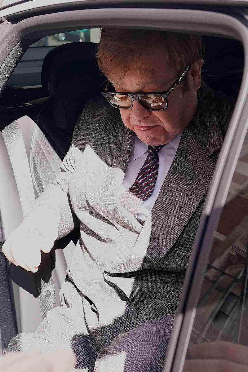 Elton John se une al príncipe Harry en la Corte de Londres en demanda por uso de información privada