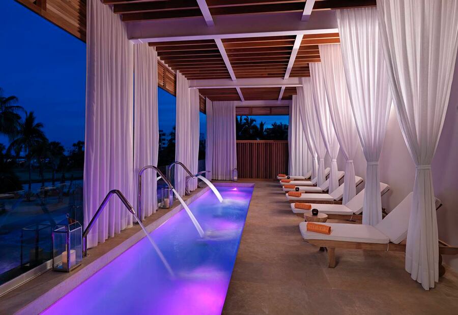 Para relajarte tienen un spa con variedad de masajes y alberca con hidromasaje / Fotos: Cortesía del Hotel Paradisus Los Cabos