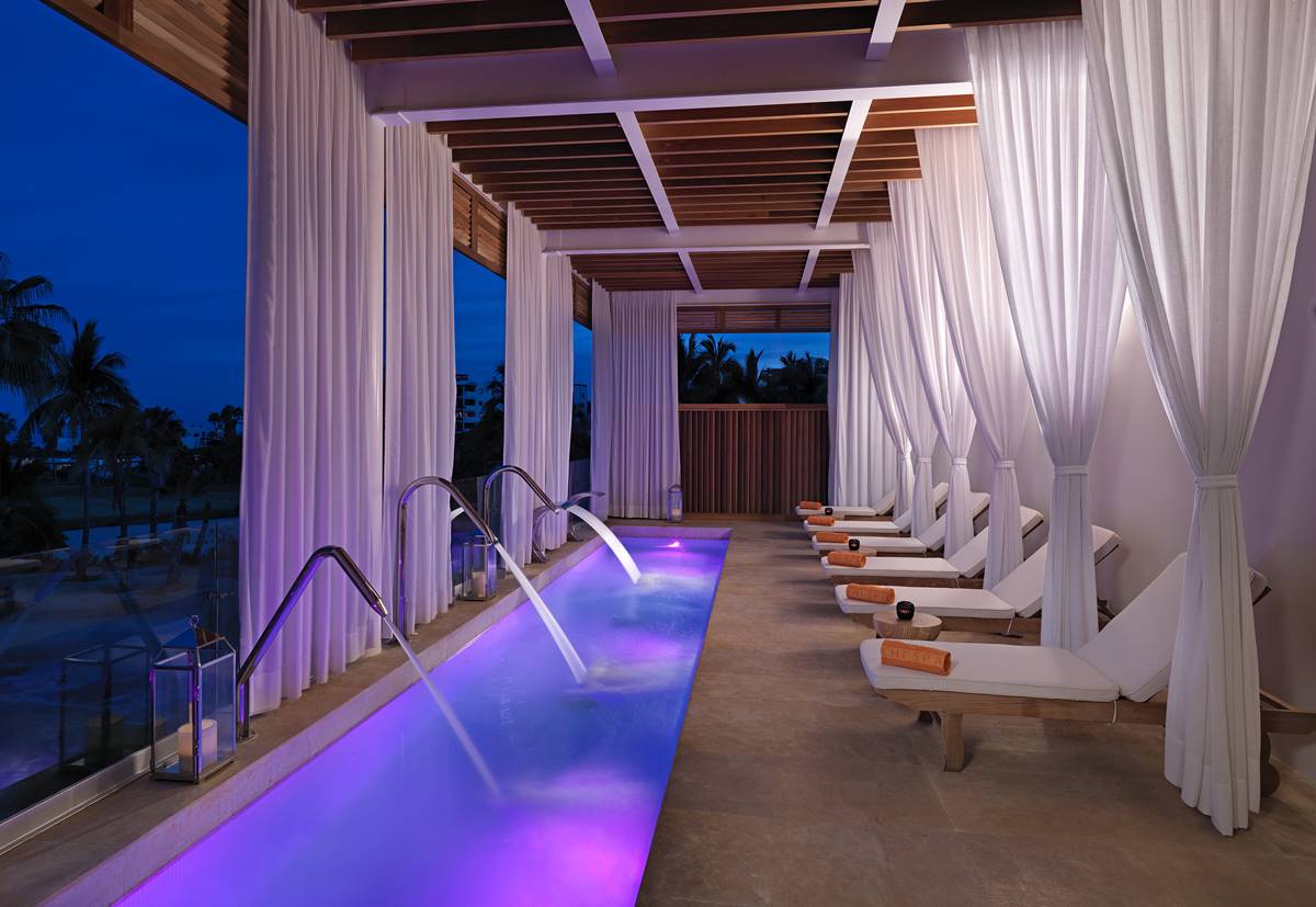 Para relajarte tienen un spa con variedad de masajes y alberca con hidromasaje / Fotos: Cortesía del Hotel Paradisus Los Cabos
