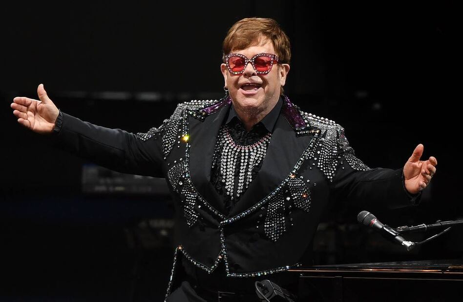 Elton John dona un millón de dólares para personas con VIH durante la pandemia