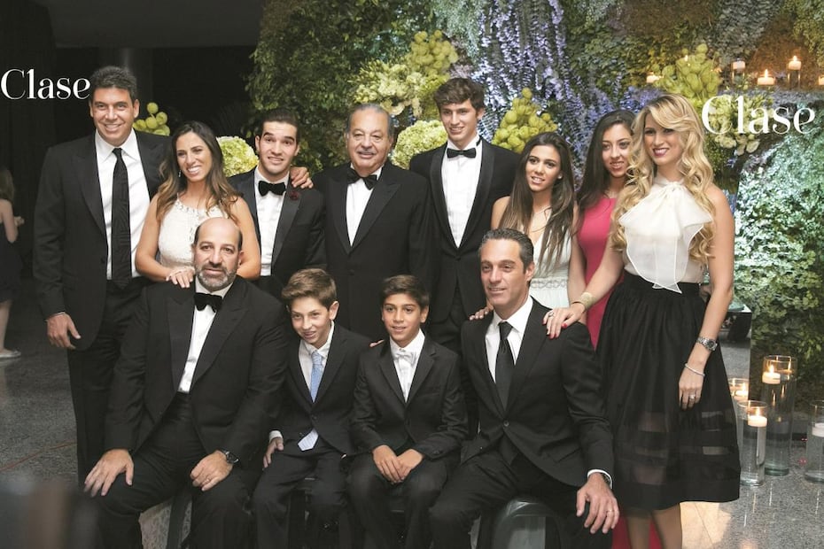 Carlos Slim Helú y su familia / Archivo Clase