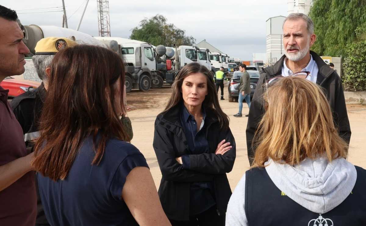 Los reyes de España visitan el puesto de mando avanzado en Paiporta (Valencia) / Foto: Casa Real de España.
