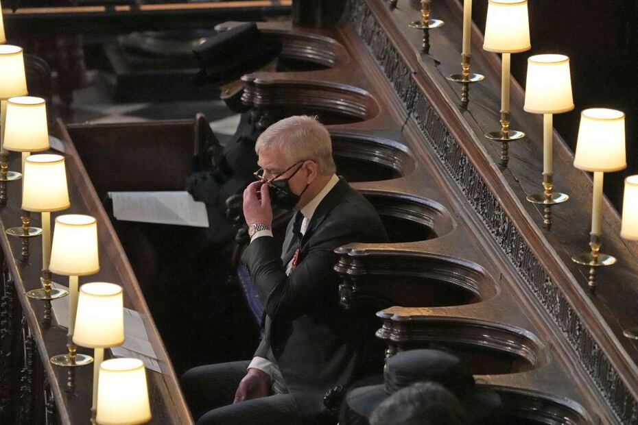 El príncipe Andrés habla por primera vez, entre lágrimas, desde que se retiró de sus funciones