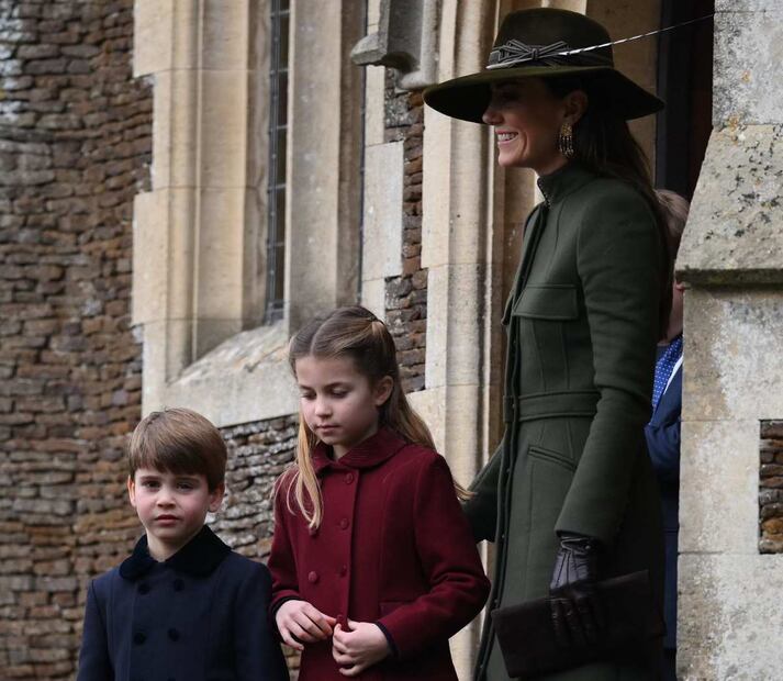 El pequeño príncipe Louis debuta en la caminata de Navidad ¡y vuelve a hacer de las suyas!