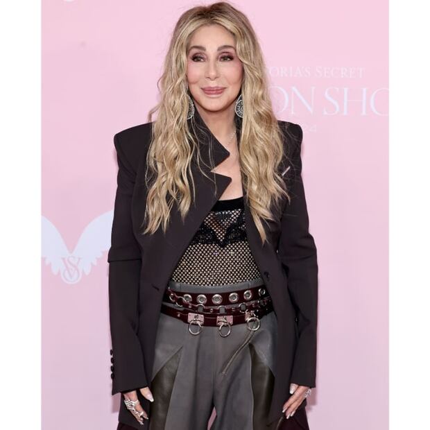 Cher en el Victoria's Secret Fashion Show 2024 / Foto: Getty Images