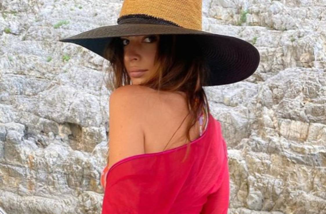 Cómo lucir el micro bikini según Emily Ratajkowski