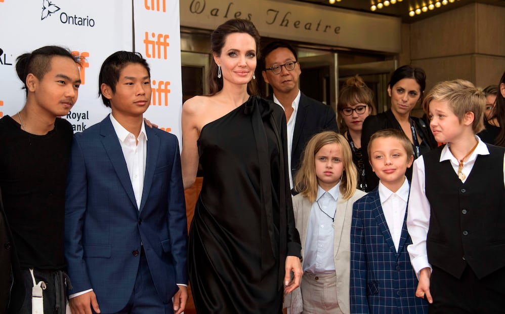 Angelina Jolie y sus hijos/AFP.