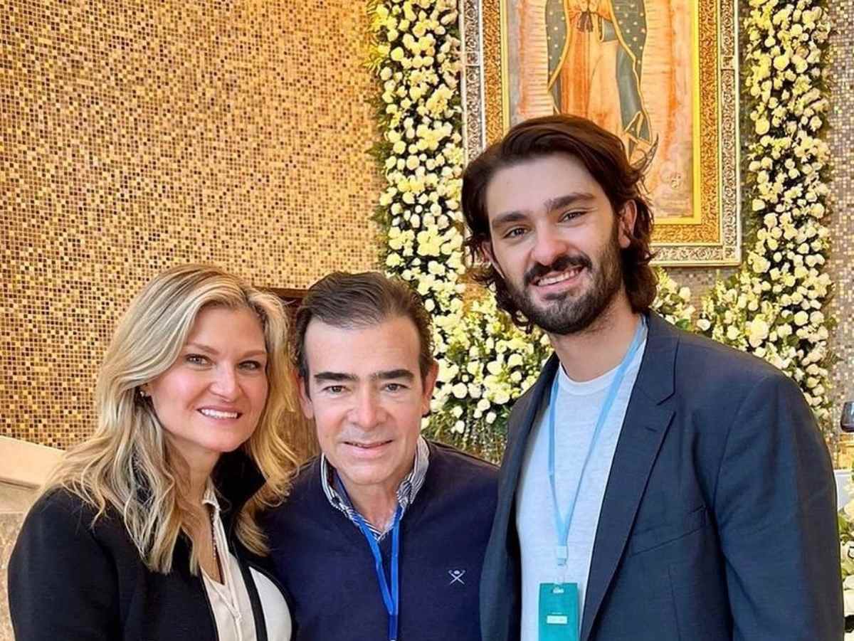 Carla Alemán, Toño Mauri y su hijo Antonio / Foto: Instagram @antonio.mauri