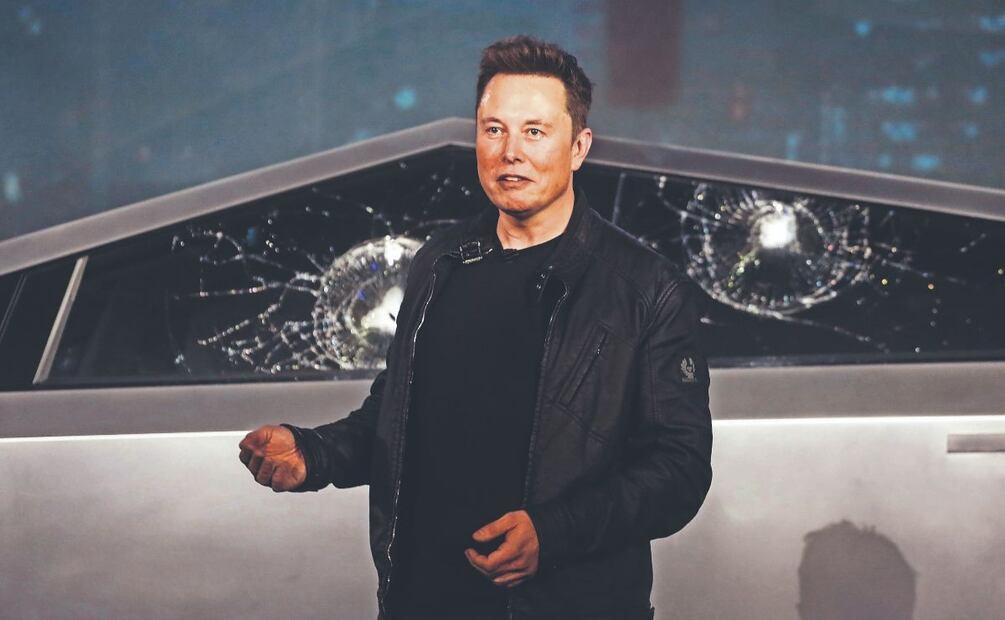 Elon Musk no tiene escritorio y duerme en sus fábricas