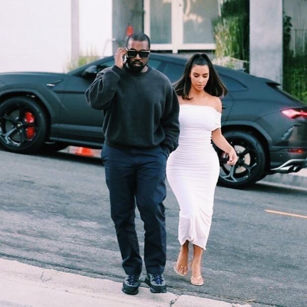 Con romántico mensaje, Kim Kardashian festejó el éxito de su esposo, Kanye West 