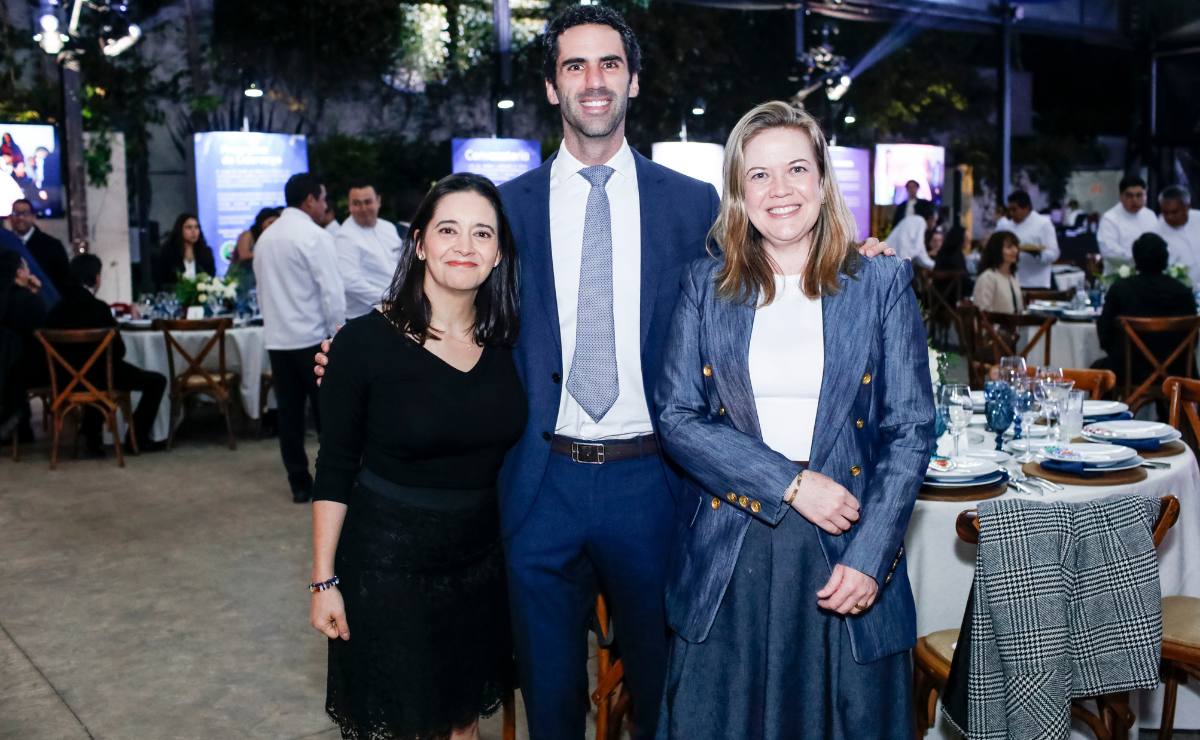 Eva Fernández, Santiago Pérez Teuffer y Valentina Villa / Foto: Esteban Torreblanca