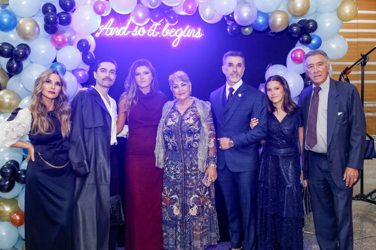 Issabela Camil, Sergio Mayer Mori, Antonia Mayer, Norma Mayer, Sergio Mayer, Victoria Mayer y Rubén Mayer / Foto: Esteban Torreblanca