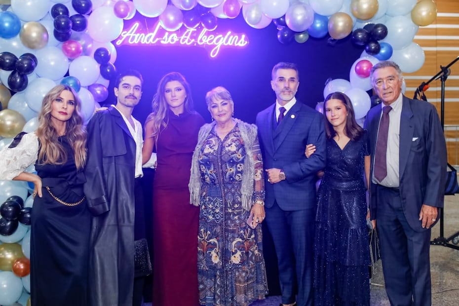 Issabela Camil, Sergio Mayer Mori, Antonia Mayer, Norma Mayer, Sergio Mayer, Victoria Mayer y Rubén Mayer / Foto: Esteban Torreblanca